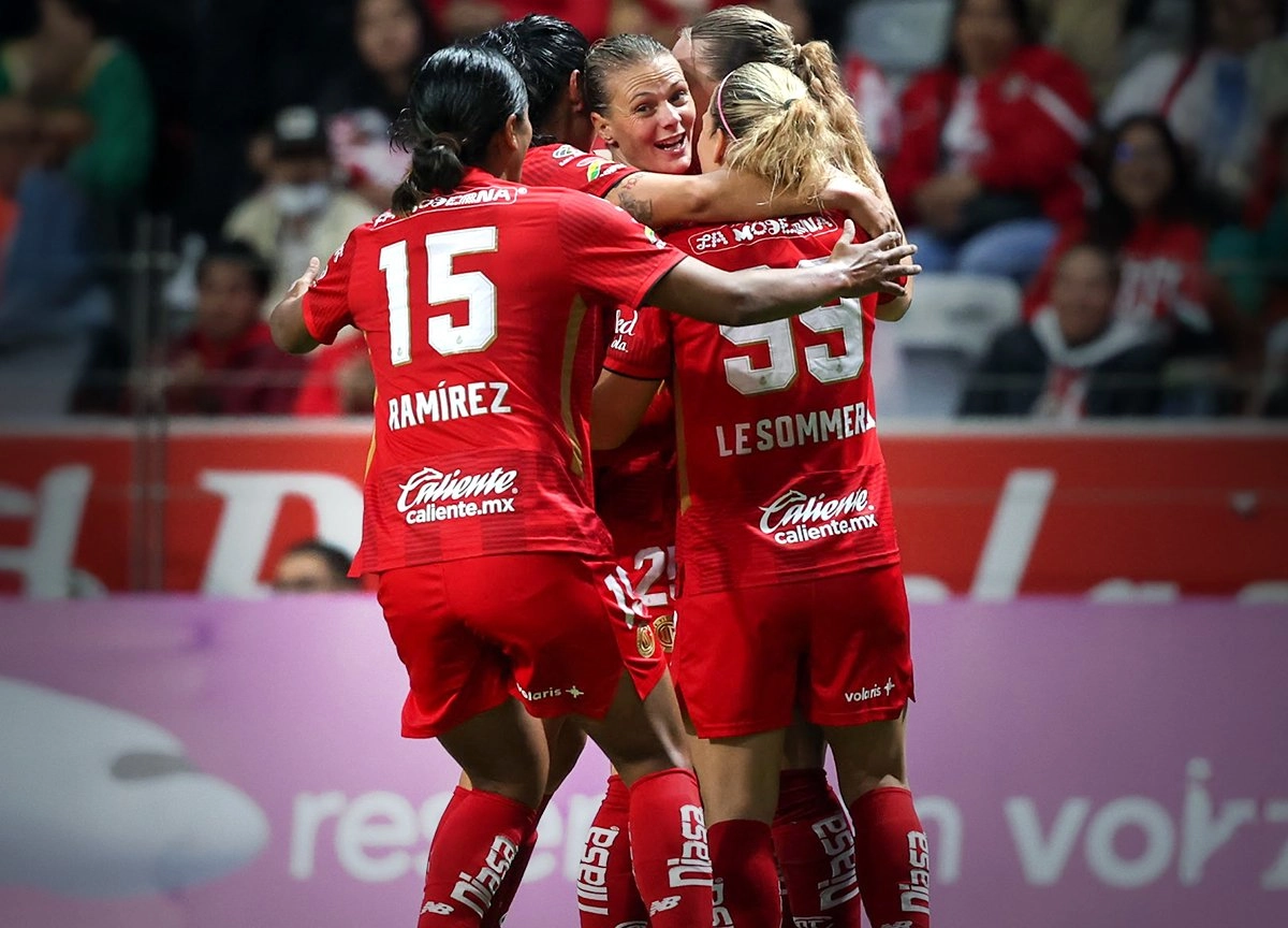 Jugadoras del Toluca celebran su pase a la liguilla del Torneo Apertura 2025. Foto
