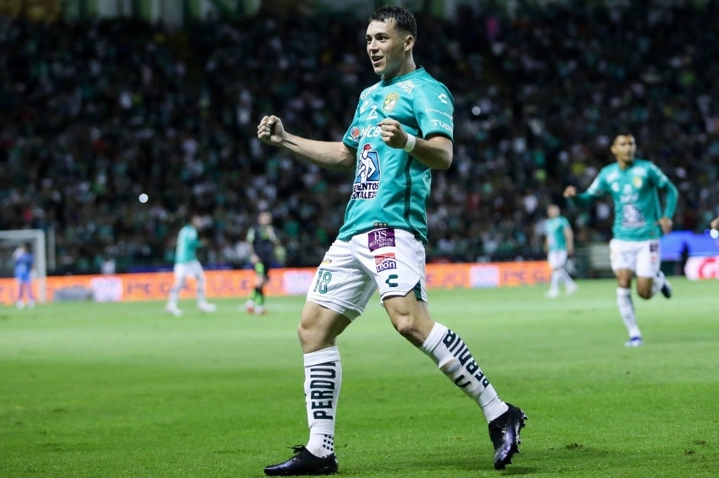Federico Viñas de León celebra su anotación durante el partido contra los Bravos de Ciudad Juárez en el estadio Nou Camp. Foto Cuartoscuro