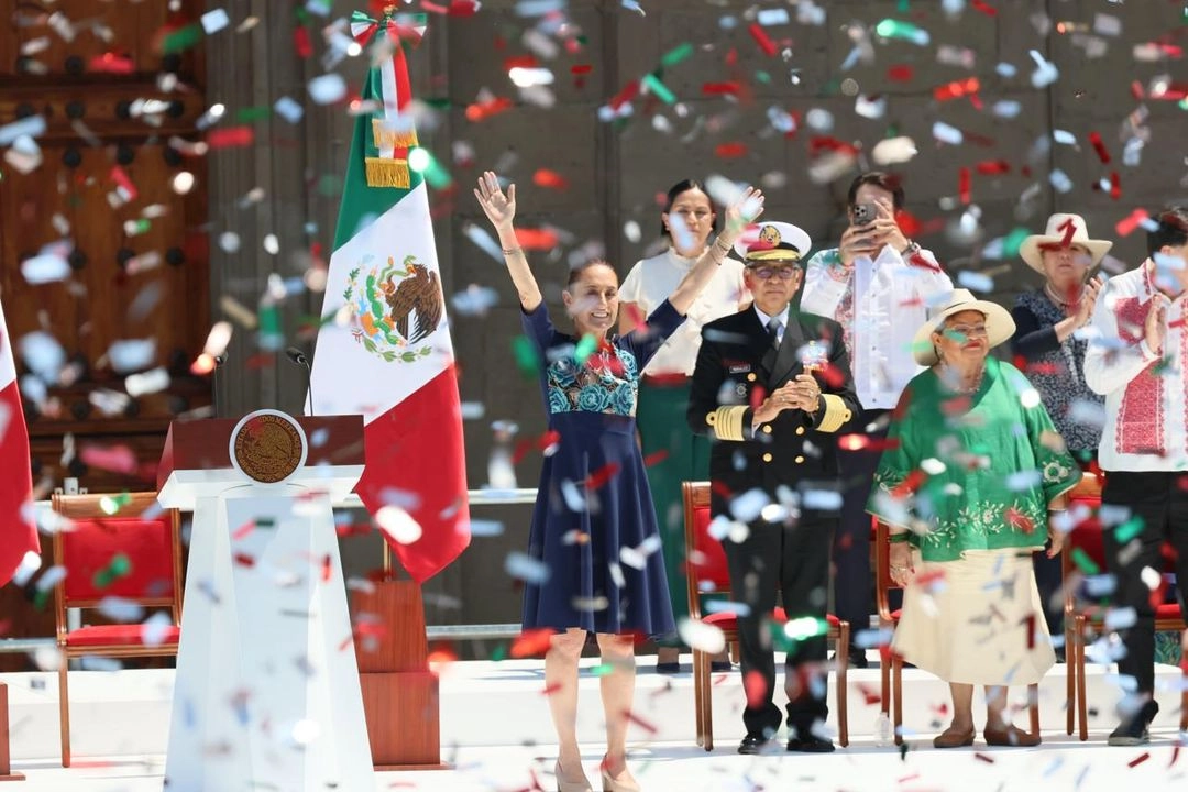 La presidenta de México, Claudia Sheinbaum, al término de su asamblea informativa en el Zócalo, en la Ciudad de México, el 9 de marzo de 2025.