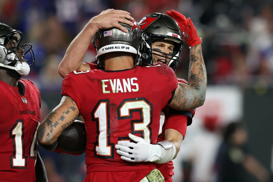 Brady envió un pase de 5 yardas a Mike Evans para un touchdown que permitió ampliar la ventaja a 24-10. Evans estableció un récord de la franquicia. Foto Ap