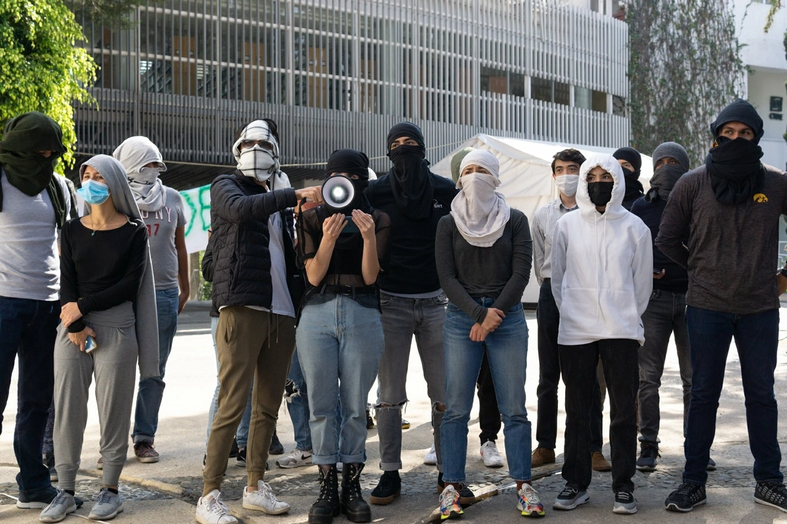Estudiantes tomaron las instalaciones del CIDE en rechazo al nombramiento como director de José Antonio Romero Tellaeche. Foto Pablo Ramos / Archivo