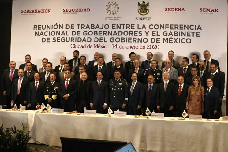 Reunión entre los miembros de la Conago y del gabinete de seguridad. Foto José Antonio López
