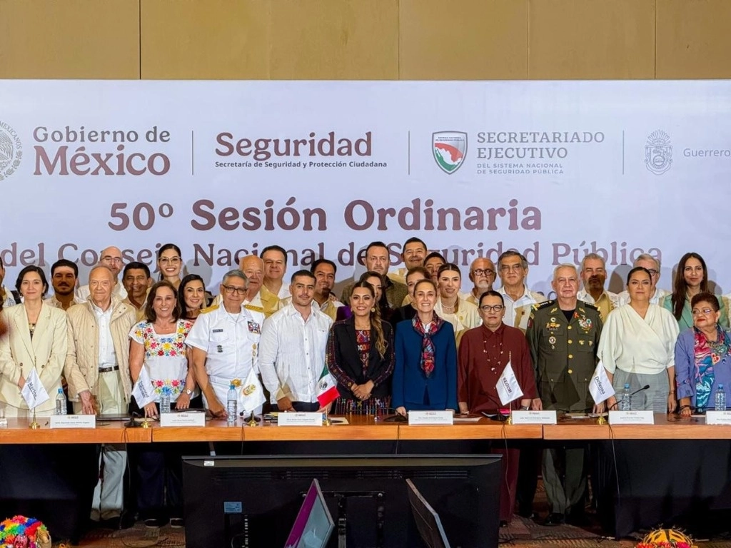 Ante las recientes declaraciones de la
Casa Blanca que sugieren supuestos vínculos entre el gobierno mexicano y el crimen organizado, las y los gobernadores de la Conago condenaron estas
acusaciones infundadas. Foto La Jornada