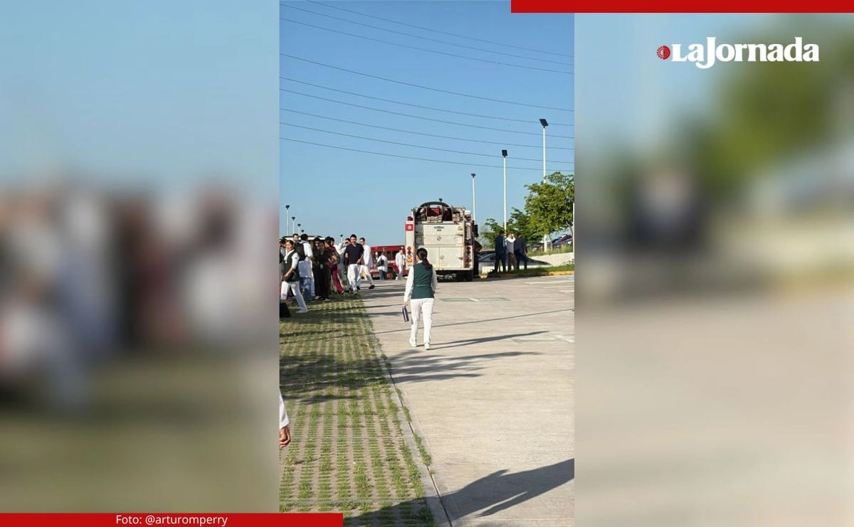 Al lugar también llegaron elementos de bomberos que apoyaron en las labores de rescate para apagar el fuego, así como de la Guardia Nacional, policía preventiva y militares, que apoyaron a la evacuación y a revisar la seguridad del edificio.

