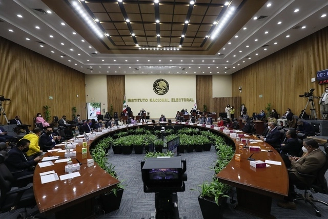 Sala de sesiones del Consejo General del INE. Foto Roberto García /Archivo