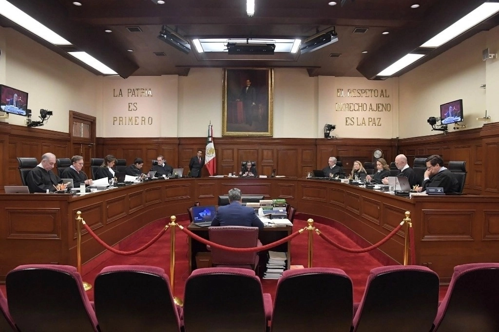Además, advierte a “las autoridades responsables, dentro de sus facultades, tendrán que abstenerse de aplicar los efectos y consecuencias de la reforma impugnada”, pues incurrirían en incumplimiento y se dictarían sanciones en su contra. Foto Cuartoscuro / archivo 