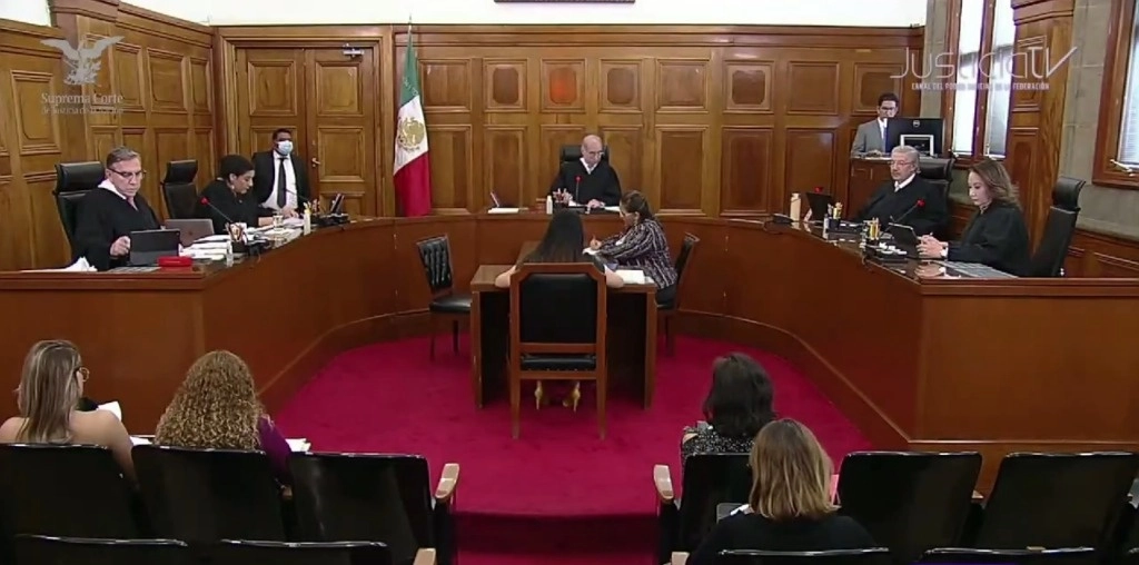 Con los votos en contra del ministro Luis María Aguilar y la ministra Lenia Batres, la segunda sala dio parcialmente la razón a la compañía para que el Tribunal Federal de Justicia Administrativa defina un nuevo monto a pagar por concepto de Impuesto Sobre la Renta (ISR). Captura de pantalla tomada de X.
