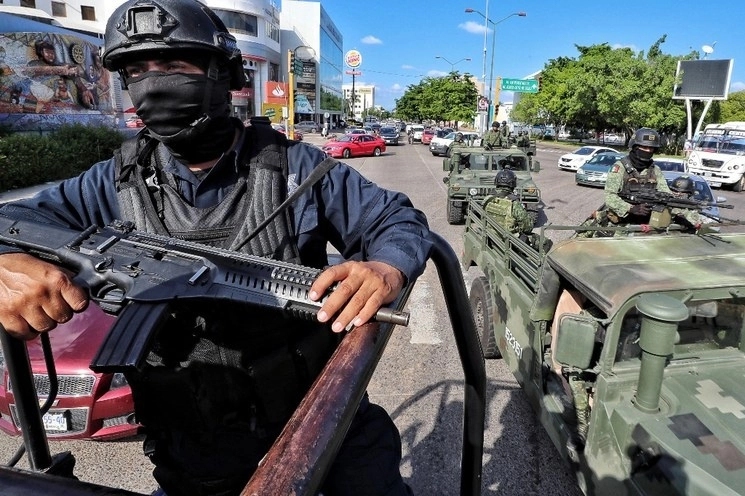 Durante un operativo de Sedena y la Secretaría de Seguridad contra el cártel Jalisco Nueva Generación. Foto Marco Peláez / Archivo