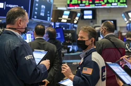 Los buscadores en Internet y las redes sociales concentran 13 de cada 100 dólares del valor total de la bolsa de Nueva York. Foto Ap