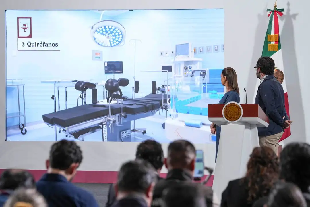 Alejandro Svarch, titular del IMSS Bienestar, señaló que ek Hospital General de Tlapa "es una obra que beneficiará a 20 municipios de la montaña de Guerrero, de las cuales 273 mil hablan náhuatl o mixteco. El hospital cuenta con más de 40 médicas y médicos especialistas". Foto: Presidencia

