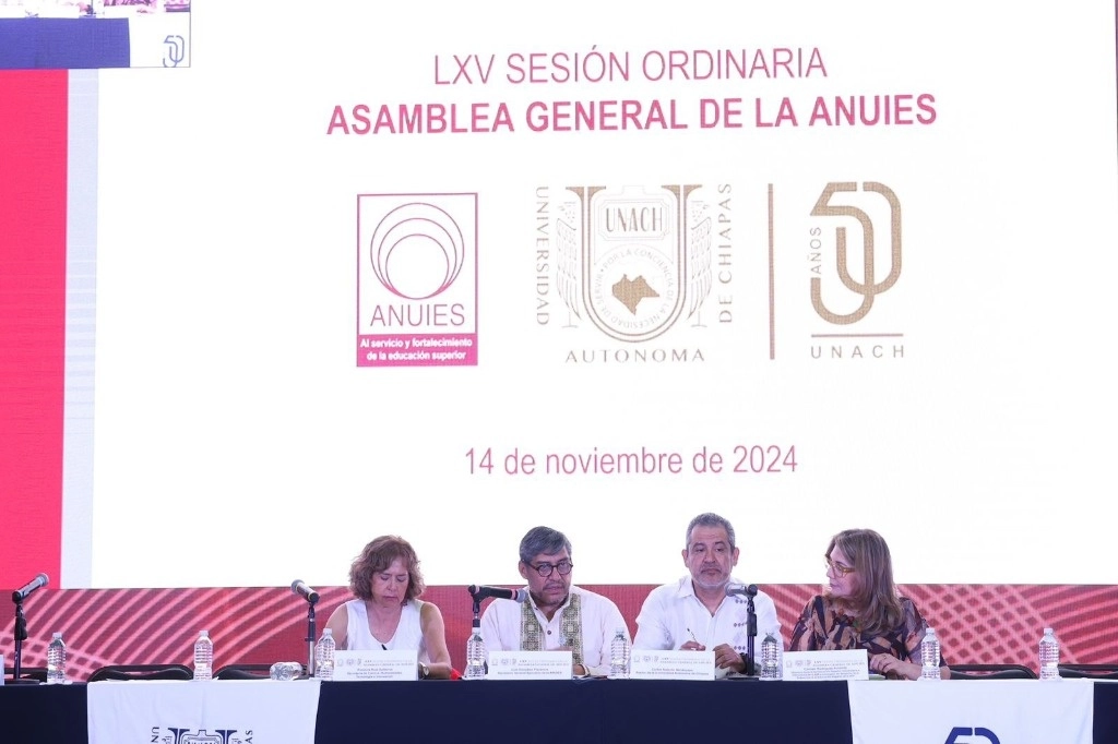 Durante la LXV Asamblea General de la ANUIES se ratificó por unanimidad la aprobación del Consejo Nacional sobre las resoluciones de los Consejos Regionales de las solicitudes de ingreso a la Asociación de 28 nuevas instituciones. Imagen tomada de https://www.facebook.com/anuies