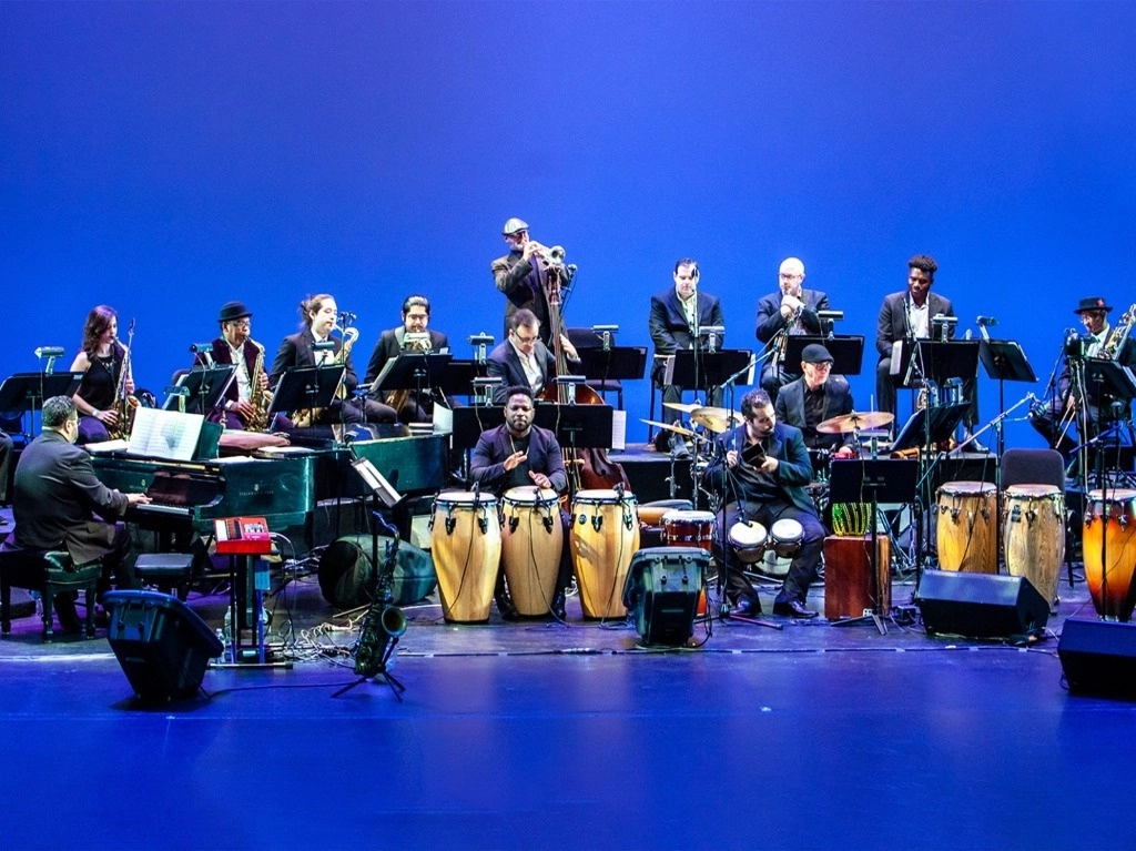 Después de 22 años, Arturo O’Farrill regresó al Palacio de Bellas Artes el jueves pasado. El compositor se presentó ayer con su agrupación Afro Latin Jazz Orchestra en el cierre de la edición 51 del FIC, en la Alhóndiga de Granaditas. Foto cortesía del Inbal 