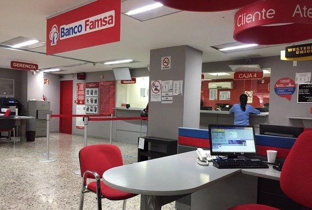 Sucursal de Banco Ahorro Famsa en la Ciudad de México. Foto Cristina Rodríguez / Archivo