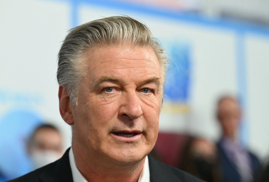 El actor Alec Baldwin apretó el gatillo del arma que mató a la directora de fotografía, Halyna Hutchins, concluyó el FBI. Foto Afp / Archivo