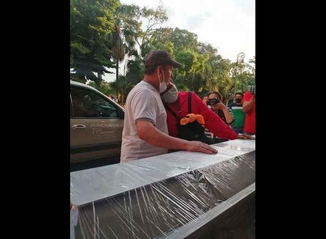 Dora Echavarría, mamá de José Eduardo Ravelo Echavarría de 21 años que falleció luego de ser detenido en Mérida, Yucatán el pasado mes de agosto. Foto La Jornada Maya / Archivo 
