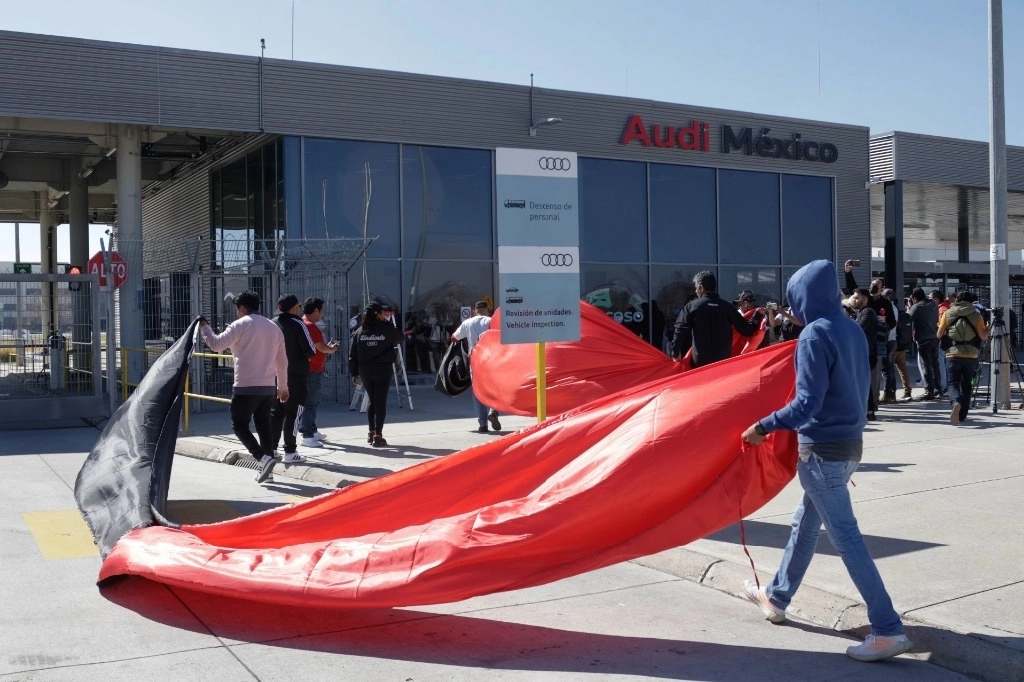 Luego de 25 días, concluyó la huelga de trabajadores de la planta de Audi en Puebla. Foto Cuartoscuro