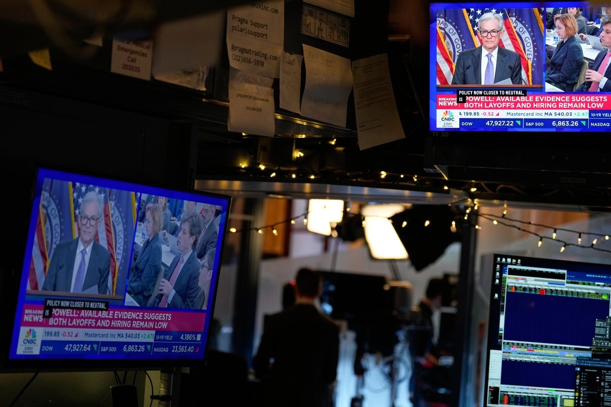 En la Bolsa de Valores de NY sintonizan la conferencia de prensa de Jerome Powell. Foto