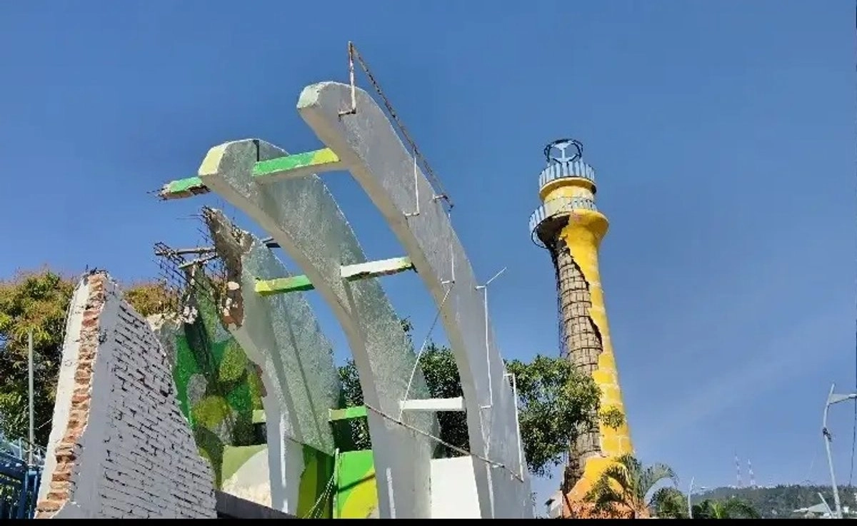 Trabajadores del parque acuático Centro Internacional de Convivencia Infantil de Acapulco, el cual cerró desde hace más de un año, recibieron su liquidación laboral luego de una larga gestión. Foto 