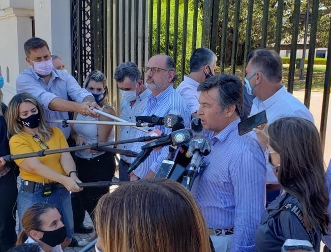 Daniel Pelegrina, presidente de la Sociedad Rural Argentina informa el fin del paro comercial de granos. Foto Tomada del Twitter @SociedadRural 