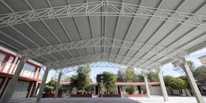 El secretario Esteban Moctezuma Barragán garantizó la continuidad de los trabajos de reconstrucción. Imagen @SEP_mx
