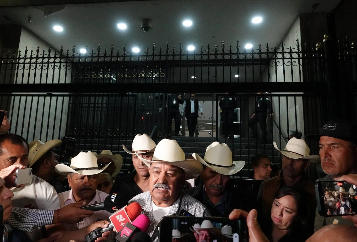 A su salida, los dirigentes indicaron que no hay nueva fecha para una futura reunión, pero apuntaron que “estamos abiertos al diálogo y seguiremos viniendo aunque sean vaciladas como la de ahora”. Foto