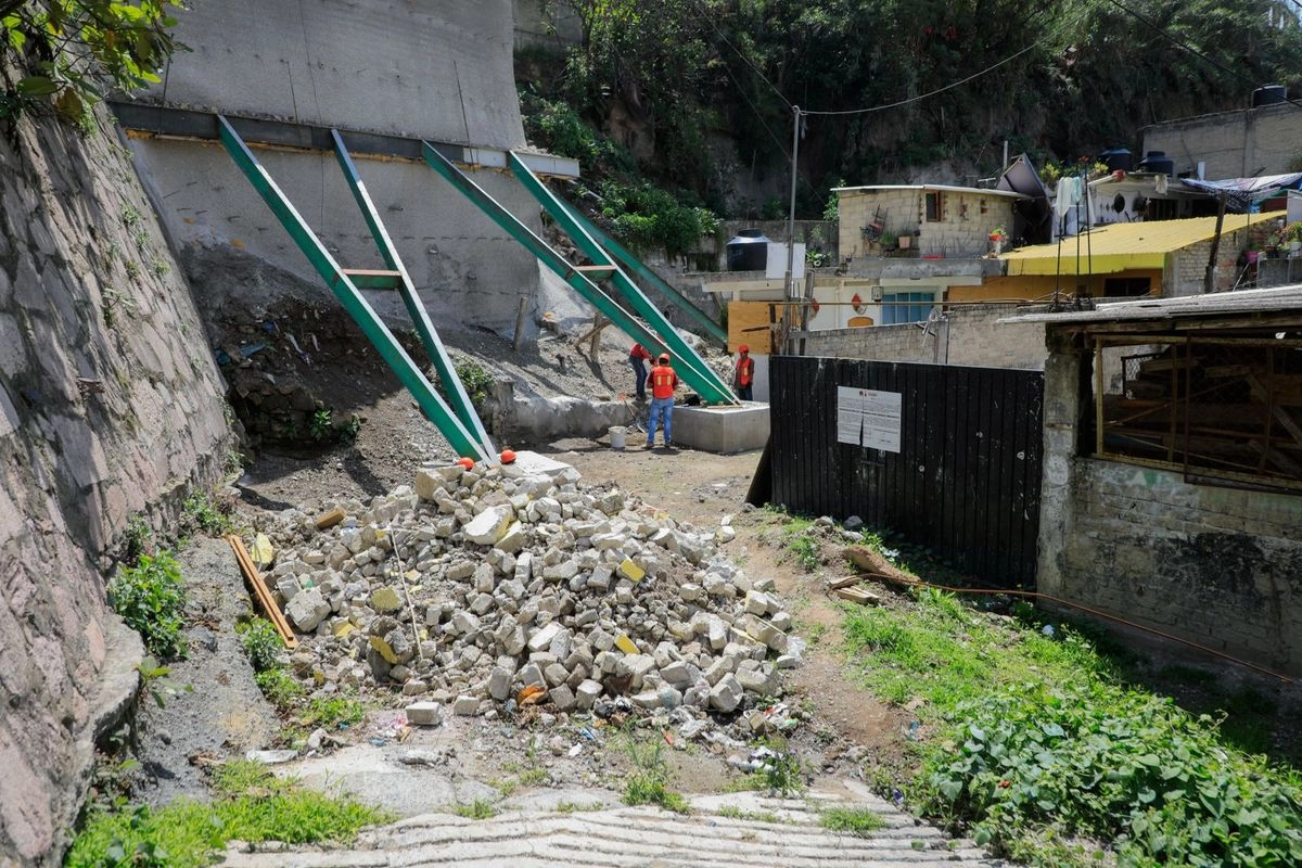 Escombros luego de la demolición del edificio en Naucalpan. Foto
