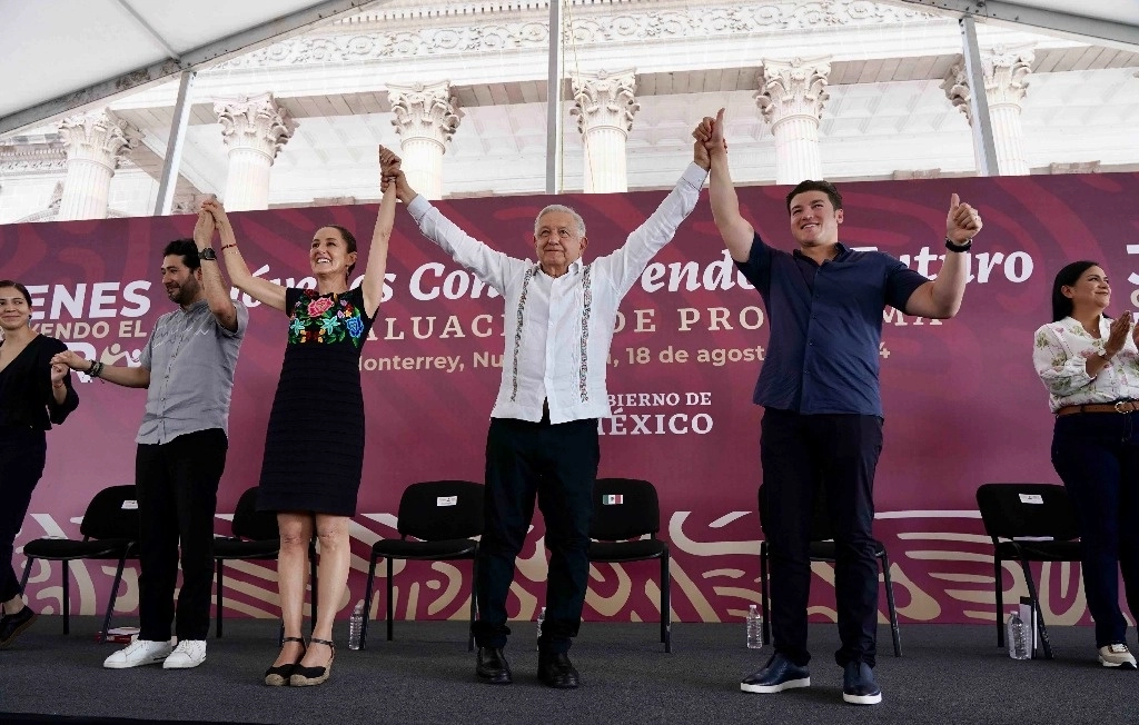 En compañía del gobernador de NL, Samuel García, el presidente, Andrés Manuel López Obrador, y la presidenta electa, Claudia Sheinbaum, culminaron las giras conjuntas por todos los estados del país. Foto Presidencia