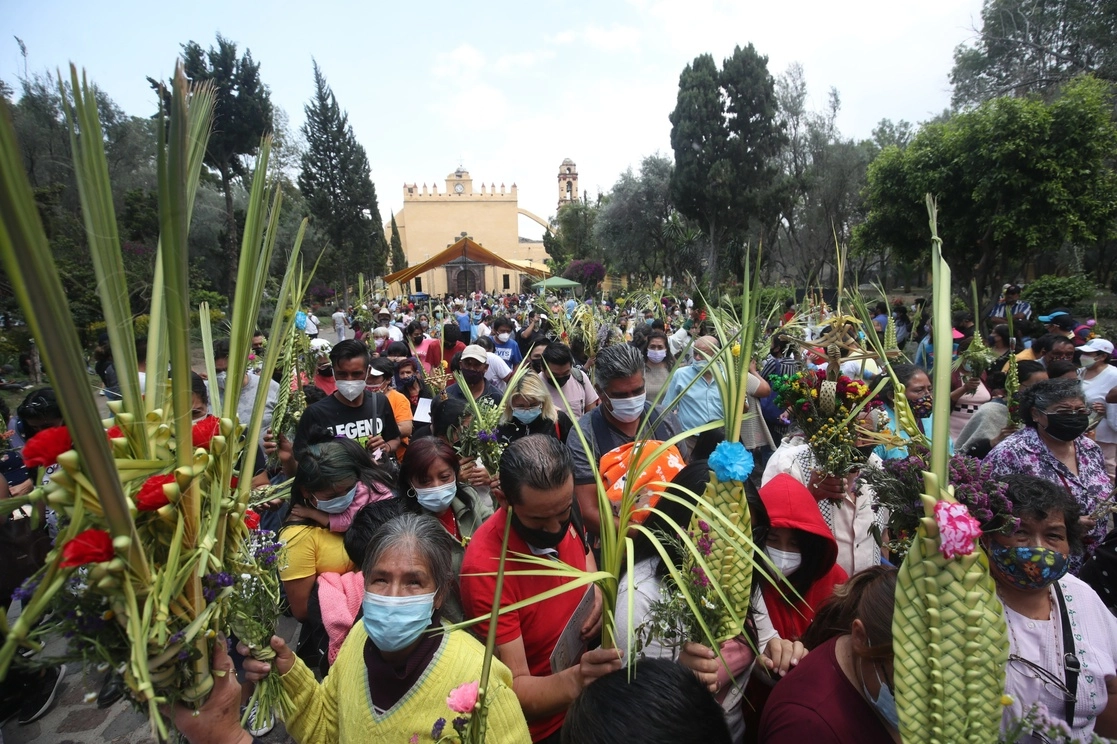 Autoridades reportaron que en la celebración que da inicio a las actividades de la Semana Santa hubo saldo blanco. En las alcaldías de Xochimilco (imagen) e Iztapalapa se registraron actos masivos. En la Catedral Metropolitana, en el Centro Histórico, artesanos tuvieron buenas ventas de las tradicionales palmas que, según la tradición, protegen a los hogares. Foto Luis Castillo