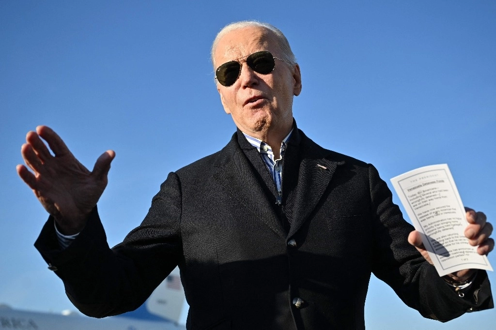 El presidente de Estados Unidos, Joe Biden, criticó los recientes comentarios antiinmigrantes de su rival presidencial, Donald Trump, el 20 de diciembre de 2023. Foto Afp 