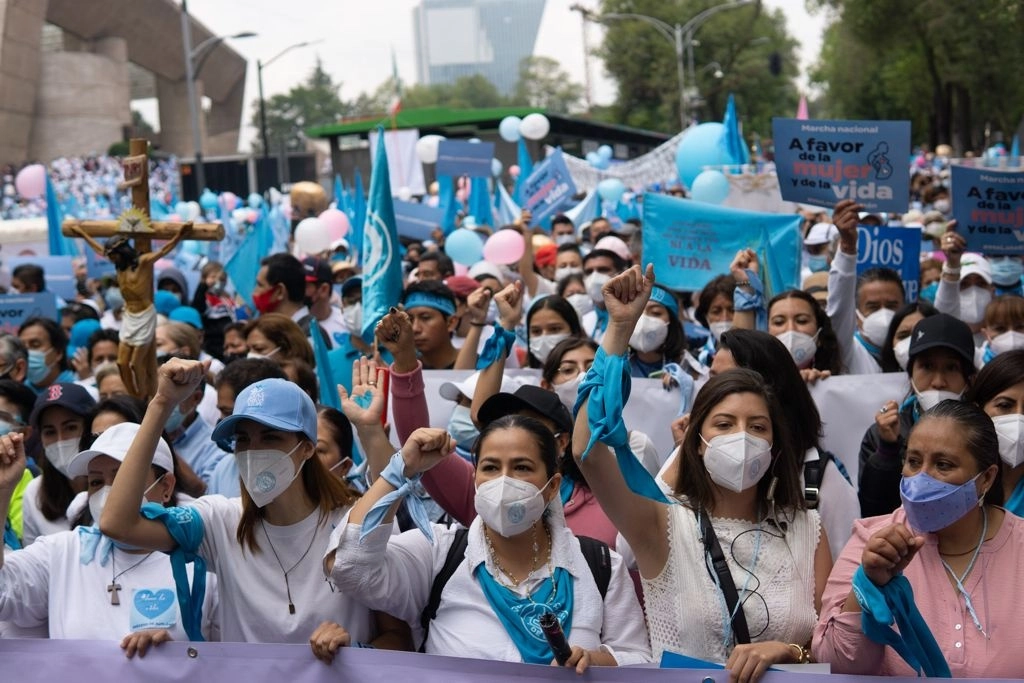 Durante la marcha en contra del Aborto realizada el pasado 3 de octubre en la Ciudad de México. Foto Pablo Ramos