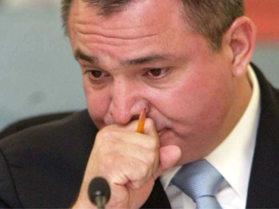 El ex secretario de Seguridad Pública, Genaro García Luna, durante una conferencia de prensa en instalaciones de la dependencia a su cargo en la Ciudad de México, el 25 de junio de 2007.  
