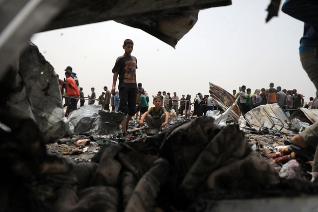 El bombardeo ocasionó la muerte de decenas de civiles. Foto Xinhua