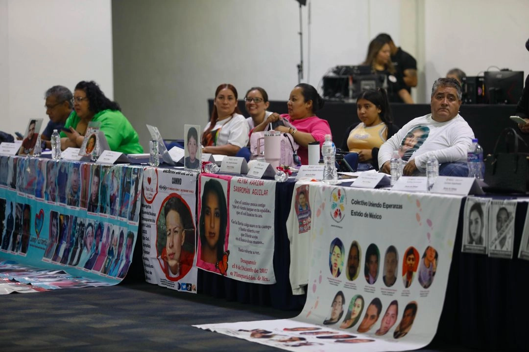La ONU-DH destacó la relevancia de garantizar la protección de las personas buscadoras; en la imagen, colectivos de buscadores durante una reunión con Rosa Icela Rodríguez, secretaria de Gobernación, el 22 de abril de 2025. Foto 