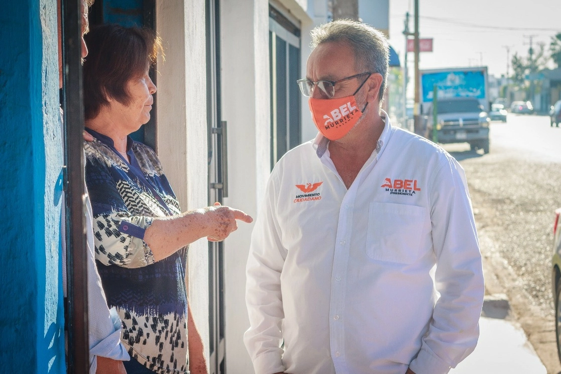 El candidato de MC a la alcaldía de Cajeme, Sonora, Abel Murrieta (der) en imagen de archivo. Foto tomada de la cuenta de Twitter @AbelMurrietaG
