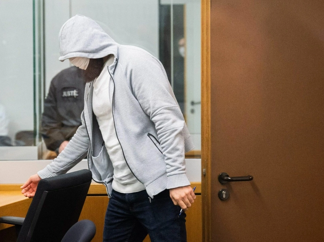 Ahmad Abdulaziz Abdulá Abdulá fue condenado por reclutar a jóvenes en Alemania para el EI y enviarlos a combatir a Irak y Siria, el 24 de febrero de 2021. Foto Afp