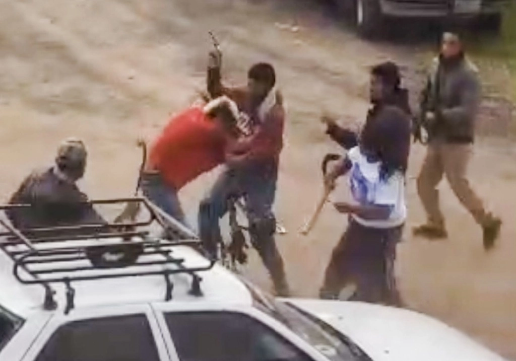 Durante una balacera y enfrentamiento entre pobladores y presuntos integrantes de la Familia Michoacana, ocurrido en Texcaltitlán, Edomex, en diciembre pasado. Foto Cuartoscuro  