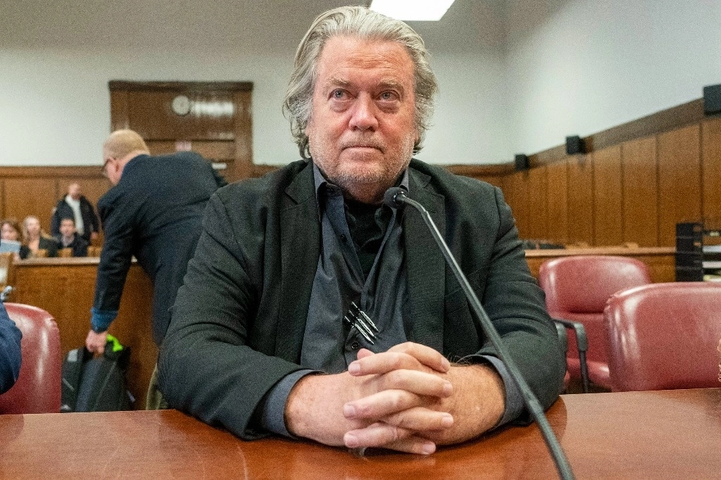 Steve Bannon ante un tribunal en Nueva York. Foto Ap