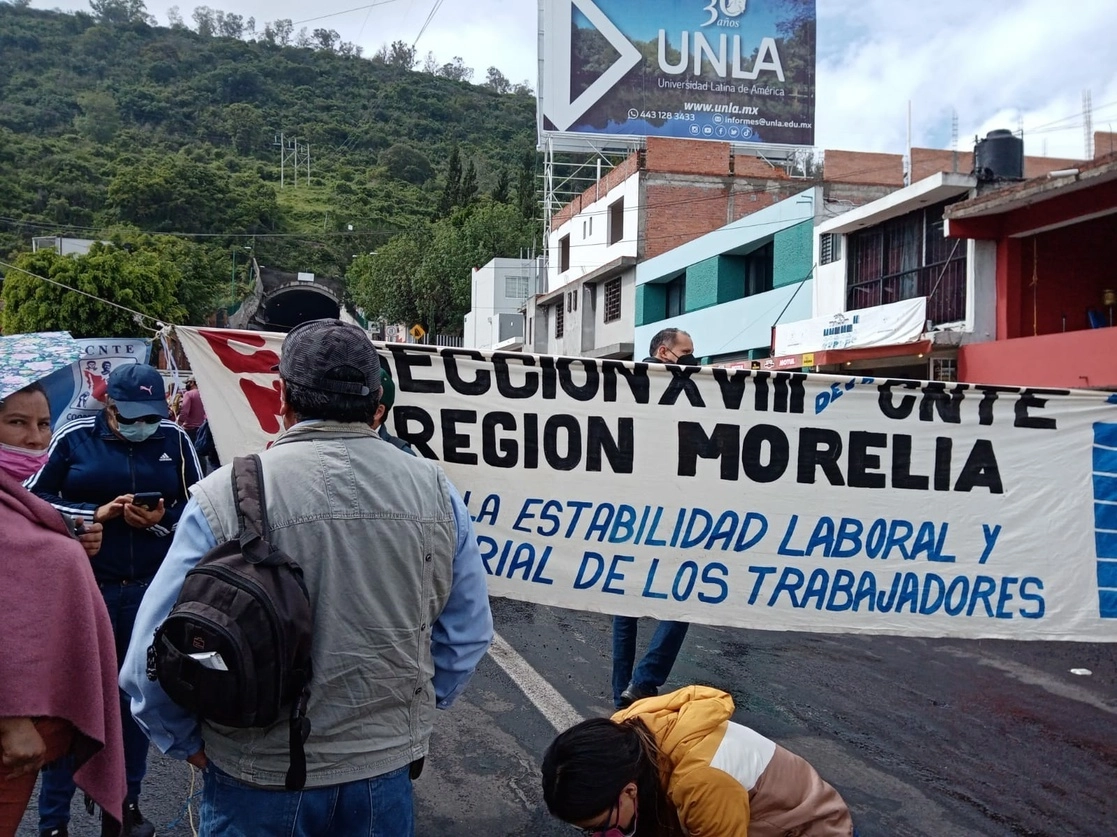 Protesta de integrantes de la CNTE en Michoacán. Foto Ernesto Martínez / Archivo