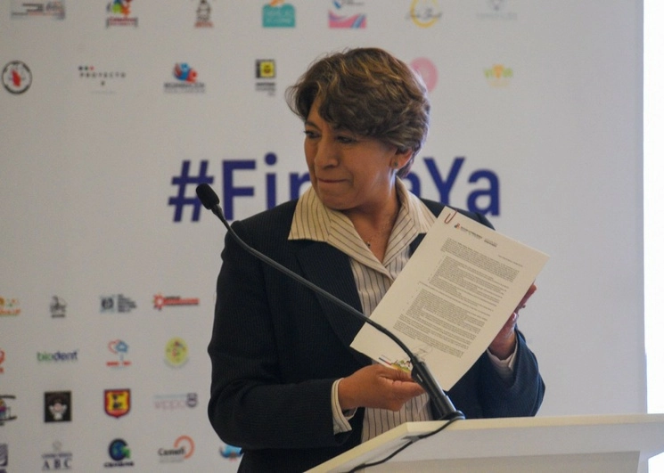 Delfina Gómez, candidata a la gubernatura del Estado de México, en la firma del Pacto por la Primera Infancia, el 4 de mayo de 2023. Foto Cuartoscuro