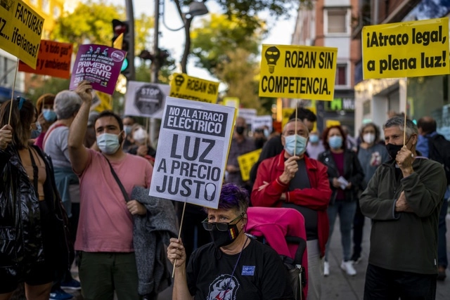 Protesta contra el aumento en el precio de la electricidad en Madrid. Foto Ap / Archivo