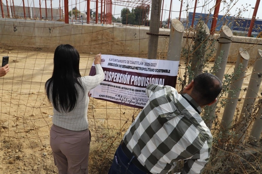 Al momento la alcaldía de Cuautitlán,  en respuesta a la preocupación de habitantes de esa demarcación, inició la revisión de permisos y licencias de Cedis en proceso de construcción, que vecinos dicen, afecta la movilidad en algunos puntos del municipio. Foto Silvia Chávez González
