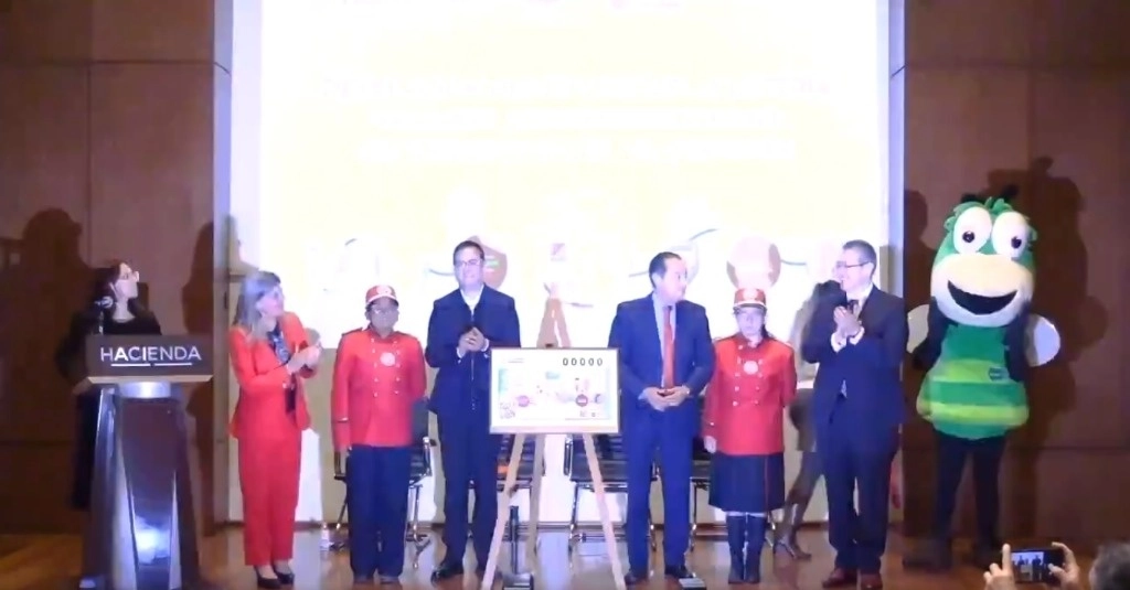 Develación del billete de la Lotería Nacional conmemorativo de la Condusef. Foto Hacienda