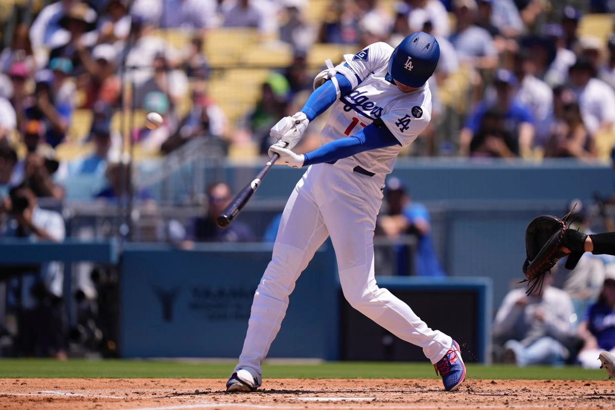 Shohei Ohtani, de los Dodgers de Los Ángeles, conectó un jonrón de dos carreras y su hit número mil durante la tercera entrada de un partido de béisbol el miércoles 6 de agosto de 2025 en Los Ángeles. Foto
