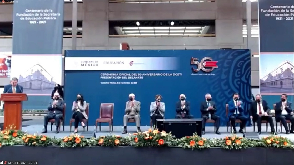 La ceremonia estuvo encabezada por la titular de la SEP, Delfina Gómez. Fotograma tomado del video emitido en la página de Facebook @ccecyte