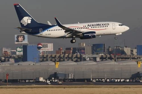 La ASSA de México confió en que Aeroméxico esté tomando la mejor decisión para todos y que los esfuerzos fortalecerán el futuro de la aviación en el país, luego de que la empresa anunciara un proceso voluntario de restructuración, bajo el Capítulo 11 de la ley de quiebras de Estados Unidos. Foto José Carlo González / archivo 