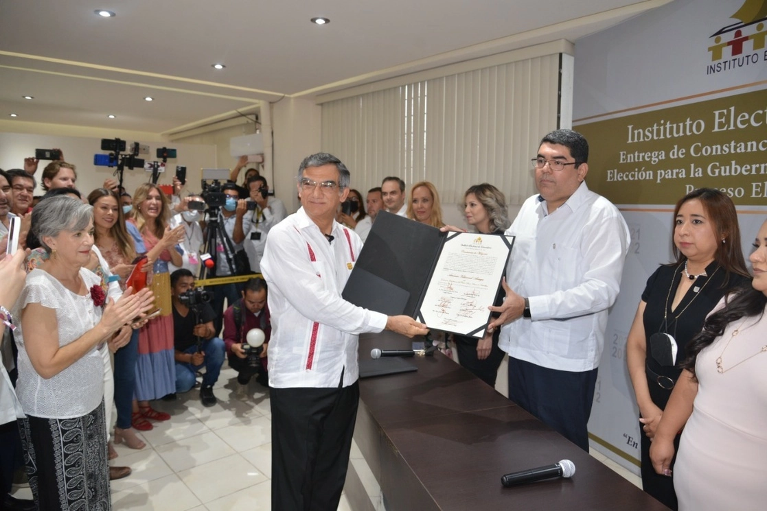 El Instituto electoral de Tamaulipas entregó la constancia de mayoría a Américo Villareal. Foto Martín Sánchez Treviño / Archivo