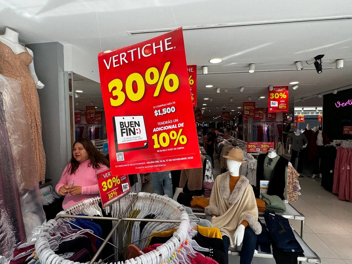 Compras en un local del Centro Histórico de la Ciudad de México durante el Buen Fin, el 17 de noviembre de 2025. Foto 
