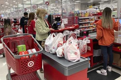 La confianza del consumidor estadunidense cayó a un mínimo en febrero, el menor en cinco meses. Foto Ap