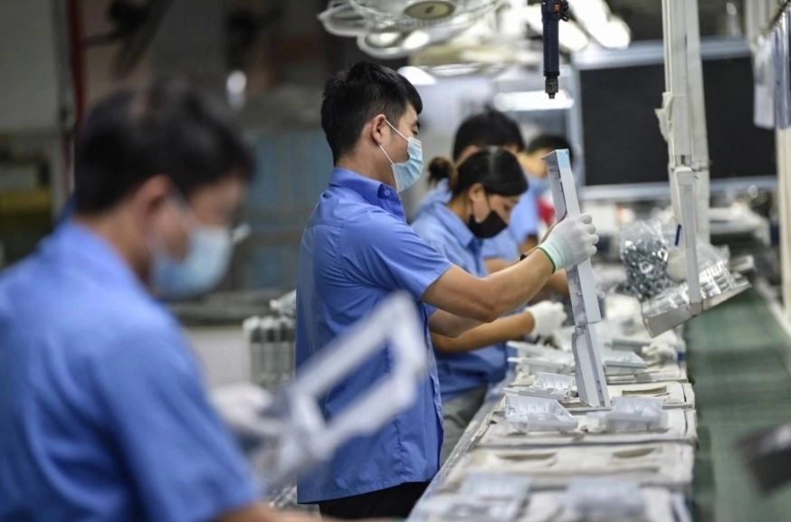 Así, la confianza empresarial, que mide el ‘humor’ de los empresarios, variable que condiciona las decisiones de producción e inversión a corto y mediano plazo, reportó un descenso promedio en junio, provocada por el pesimismo que mostró el empresariado en los dos principales sectores: manufactura y servicios no financieros.