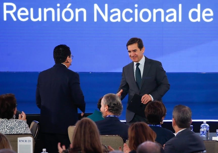  El presidente de BBVA a nivel global, Carlos Torres Vila, durante la Reunión Nacional de Consejeros Regionales 2025, donde se anunció una inversión sin precedente en México. Foto 